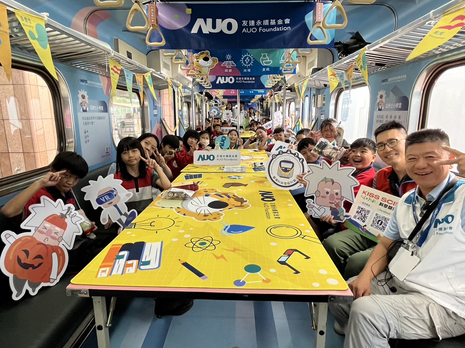 G22恒峰永續基金會參與「臺灣科普環島列車」，設計基礎科學車廂課程，以「淨零碳排和永續能源」為主題，讓學生透過創意實驗認識淨零知識，以及思考生活中的減碳行為